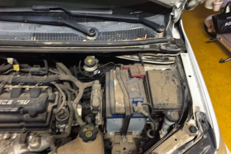 Used Chevrolet Aveo Sonic 2011 Hatchback 1.4L MT SE Engine Bay Left