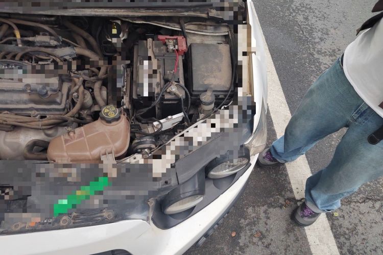 Used Chevrolet Aveo Sonic 2011 Sedan 1.4L MT SL Engine Bay Left