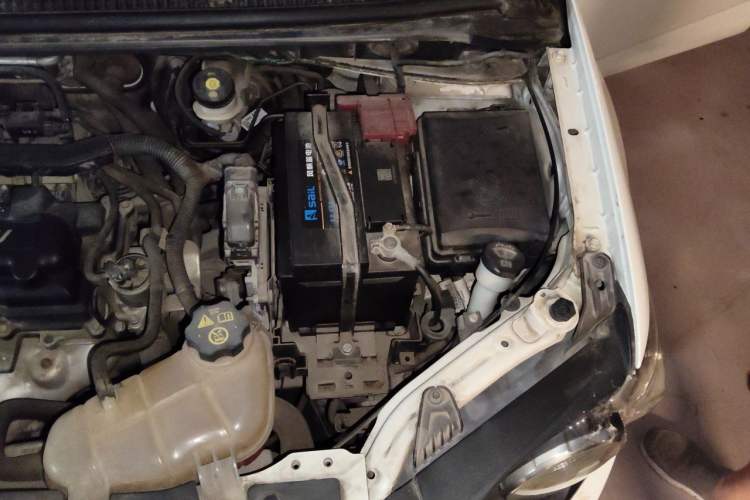 Used Chevrolet Aveo Sonic 2011 Sedan 1.4L Manual Transmission SE Engine Bay Left