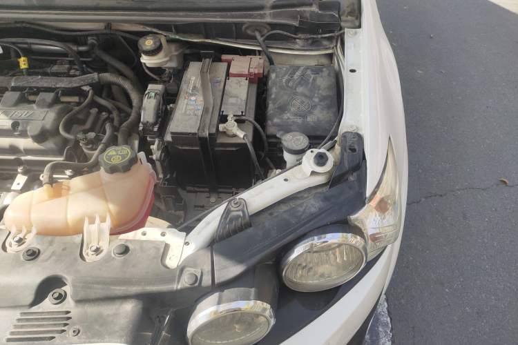 Used Chevrolet Aveo Sonic 2011 Sedan 1.4L Manual Transmission SE Engine Bay Left