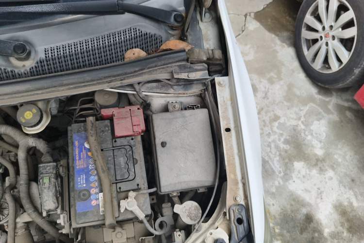 Used Chevrolet Aveo Sonic 2011 Sedan 1.4L MT SL Engine Bay Left