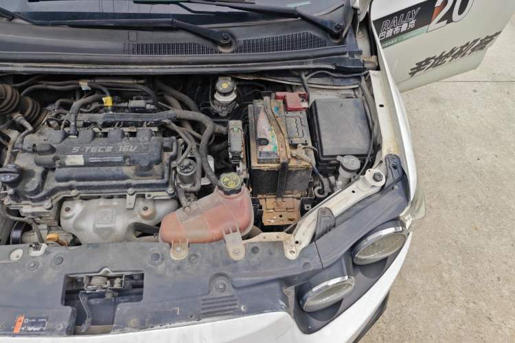 Used Chevrolet Aveo Sonic 2011 Hatchback 1.4L MT SE Engine Bay Left