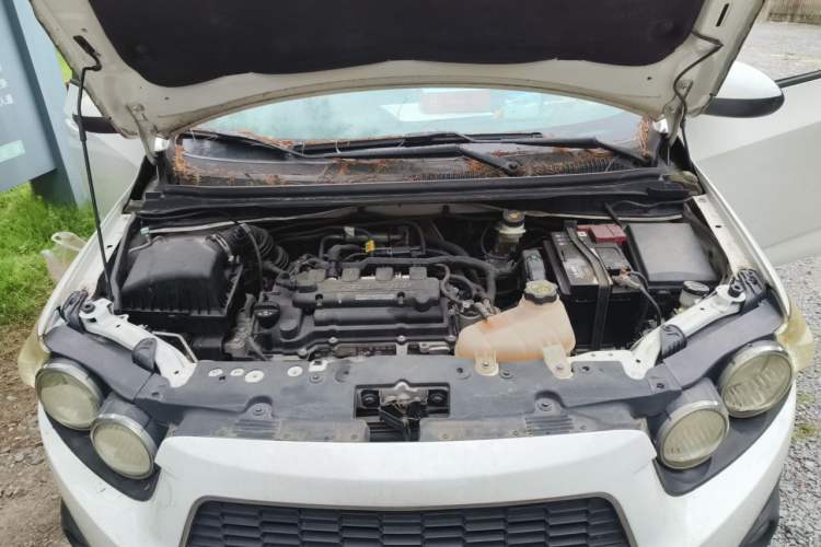 Used Chevrolet Aveo Sonic 2011 Sedan 1.4L Manual Transmission SE Engine Bay