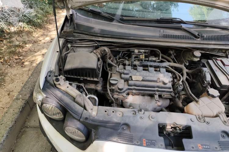 Used Chevrolet Aveo Sonic 2011 Sedan 1.4L Automatic SL Engine Bay Right
