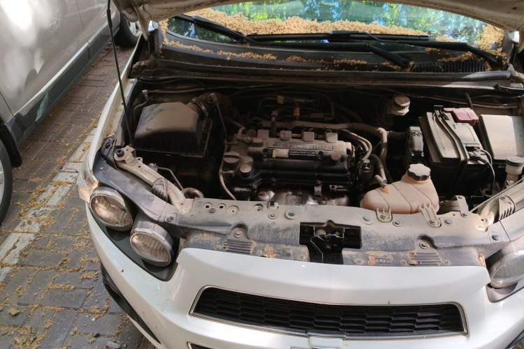 Used Chevrolet Aveo Sonic 2011 Sedan 1.4L Manual Transmission SE Engine Bay Right
