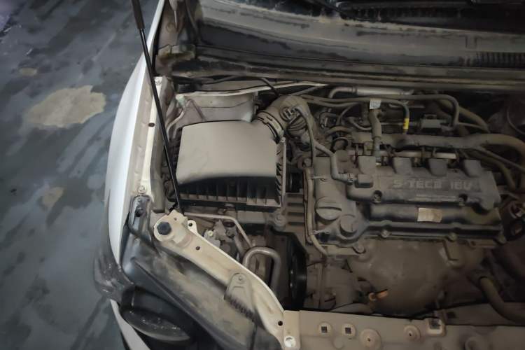 Used Chevrolet Aveo Sonic 2011 Sedan 1.4L MT SL Engine Bay Right