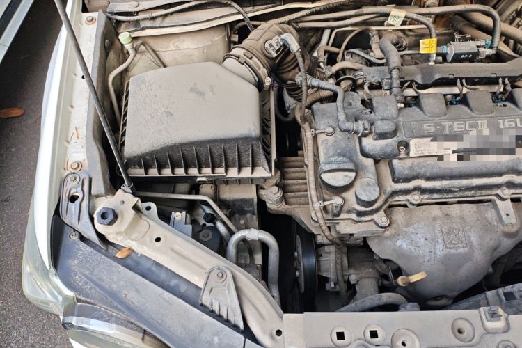 Used Chevrolet Aveo Sonic 2011 Hatchback 1.4L MT SE Engine Bay Right
