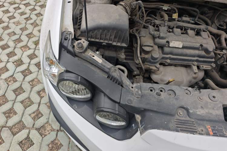 Used Chevrolet Aveo Sonic 2011 Sedan 1.4L MT SL Engine Bay Right