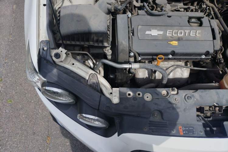 Used Chevrolet Aveo Sonic 2011 Hatchback 1.6L AT SX Engine Bay Right