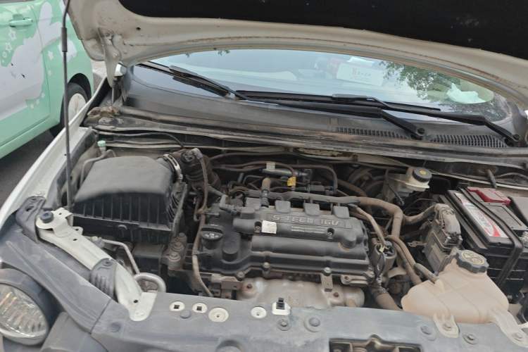 Used Chevrolet Aveo Sonic 2011 Sedan 1.4L MT SL Engine Bay Right