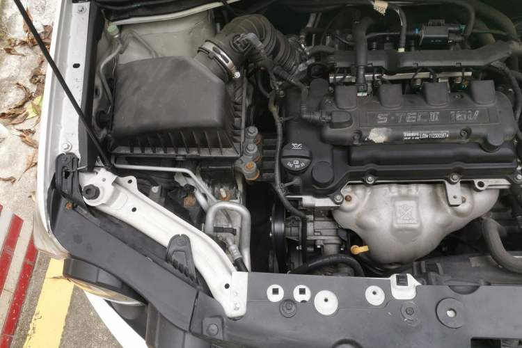 Used Chevrolet Aveo Sonic 2011 Sedan 1.4L MT SL Engine Bay Right