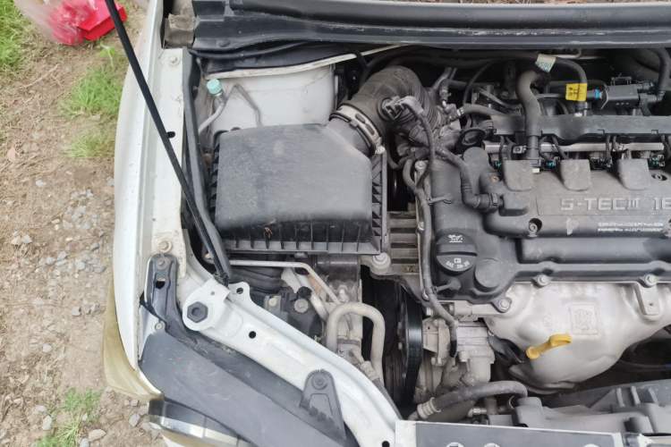 Used Chevrolet Aveo Sonic 2011 Sedan 1.4L Manual Transmission SE Engine Bay Right