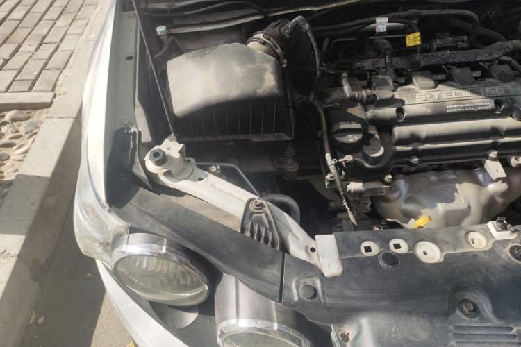 Used Chevrolet Aveo Sonic 2011 Sedan 1.4L Manual Transmission SE Engine Bay Right