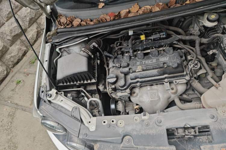 Used Chevrolet Aveo Sonic 2011 Sedan 1.4L Manual Transmission SE Engine Bay Right