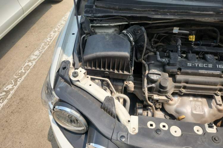 Used Chevrolet Aveo Sonic 2011 Sedan 1.4L Manual Transmission SE Engine Bay Right