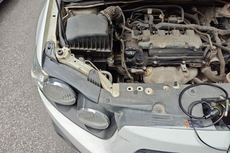 Used Chevrolet Aveo Sonic 2011 Hatchback 1.4L Automatic SE Engine Bay Right