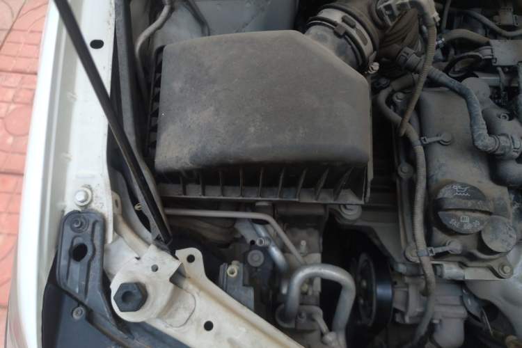 Used Chevrolet Aveo Sonic 2011 Sedan 1.4L MT SL Engine Bay Right