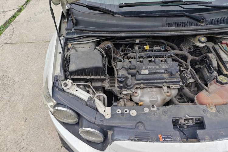 Used Chevrolet Aveo Sonic 2011 Hatchback 1.4L MT SE Engine Bay Right