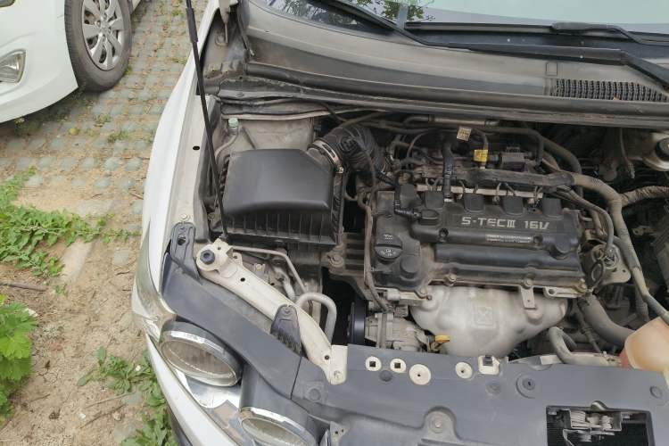 Used Chevrolet Aveo Sonic 2011 Sedan 1.4L MT SL Engine Bay Right