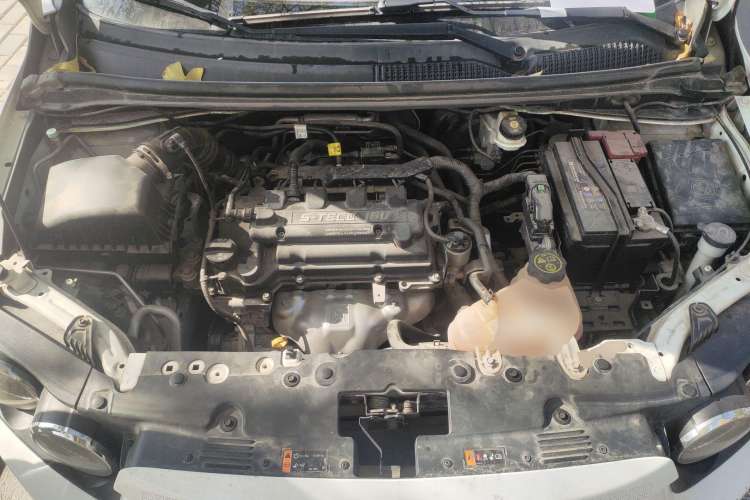Used Chevrolet Aveo Sonic 2011 Sedan 1.4L Manual Transmission SE Engine Bay