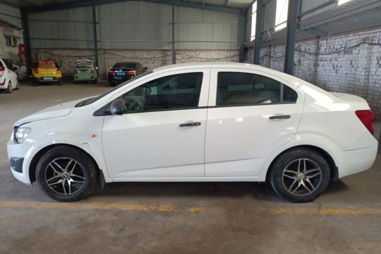 Used Chevrolet Aveo Sonic 2011 Sedan 1.4L MT SL Exterior 3
