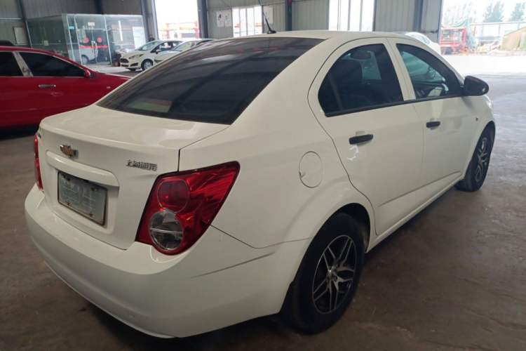 Used Chevrolet Aveo Sonic 2011 Sedan 1.4L MT SL Exterior 5