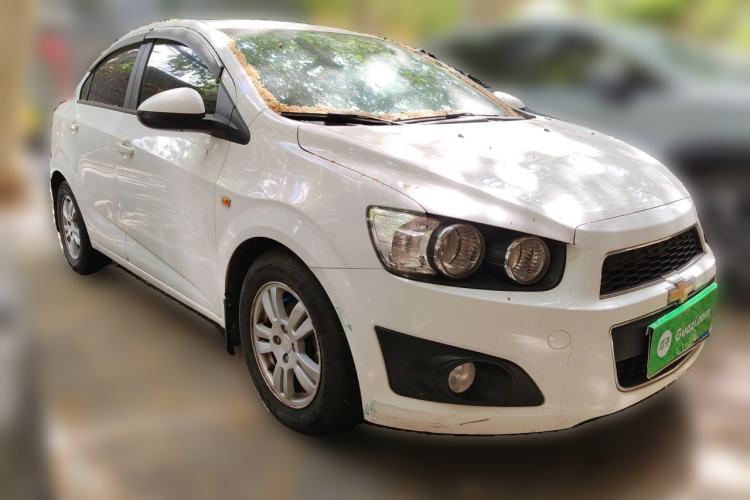 Used Chevrolet Aveo Sonic 2011 Sedan 1.4L Manual Transmission SE Front Right 45 Deg