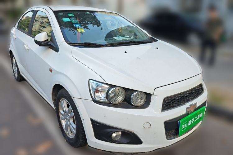 Used Chevrolet Aveo Sonic 2011 Hatchback 1.4L MT SE Front Right 45 Deg
