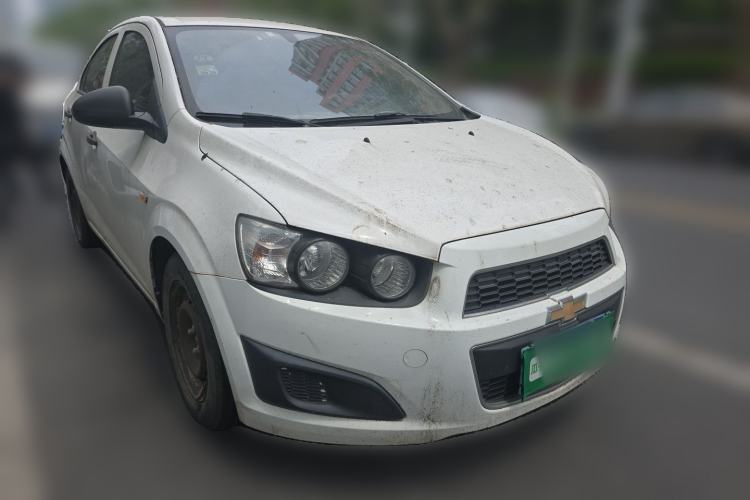 Used Chevrolet Aveo Sonic 2011 Sedan 1.4L MT SL Front Right 45 Deg