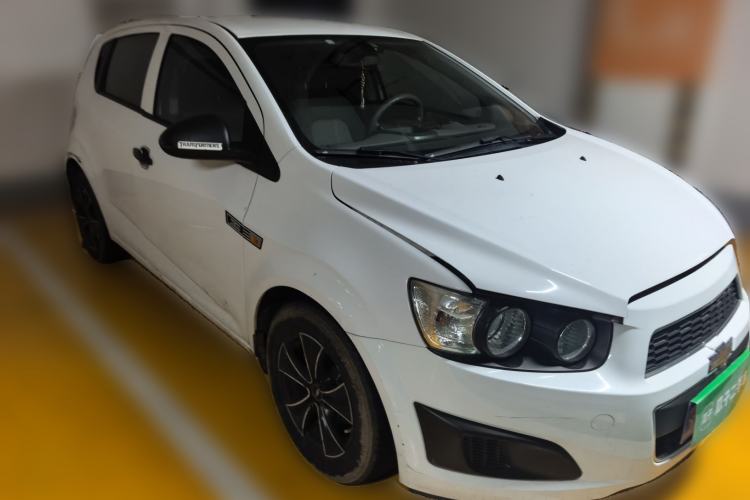 Used Chevrolet Aveo Sonic 2011 Hatchback 1.4L MT SE Front Right 45 Deg