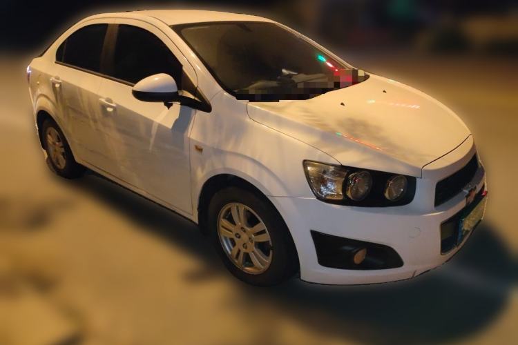 Used Chevrolet Aveo Sonic 2011 Sedan 1.4L Manual Transmission SE Front Right 45 Deg