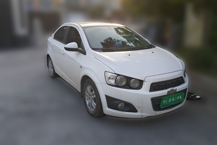 Used Chevrolet Aveo Sonic 2011 Sedan 1.4L Manual Transmission SE Front Right 45 Deg