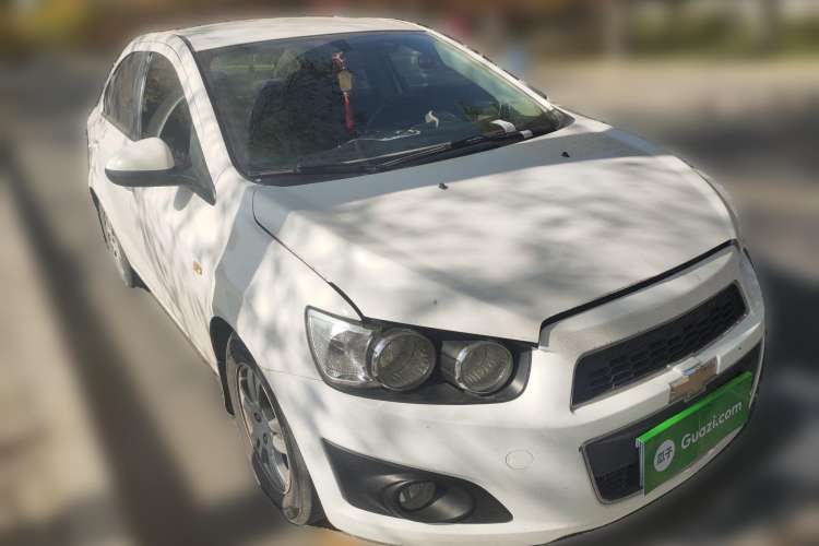 Used Chevrolet Aveo Sonic 2011 Sedan 1.4L Manual Transmission SE Front Right 45 Deg