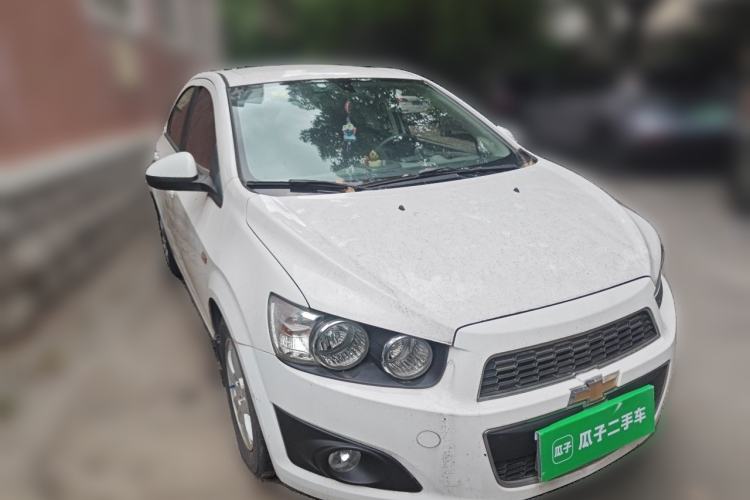 Used Chevrolet Aveo Sonic 2011 Sedan 1.4L Manual Transmission SE Front Right 45 Deg