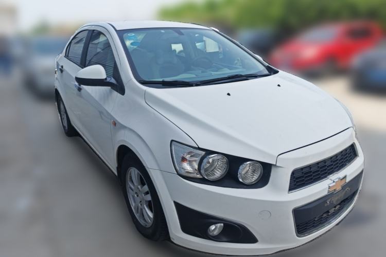 Used Chevrolet Aveo Sonic 2011 Sedan 1.4L Manual Transmission SE Front Right 45 Deg