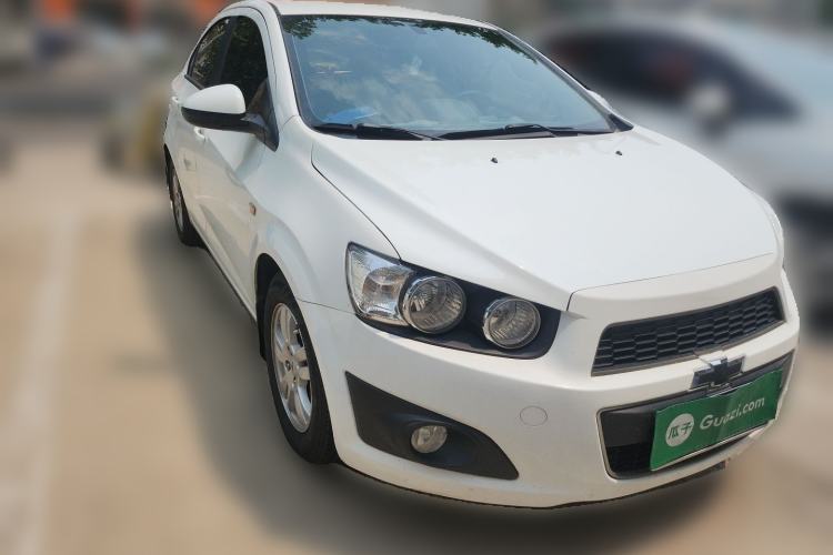 Used Chevrolet Aveo Sonic 2011 Sedan 1.4L Manual Transmission SE Front Right 45 Deg