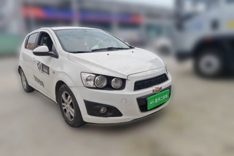 Used Chevrolet Aveo Sonic 2011 Hatchback 1.4L MT SE Front Right 45 Deg