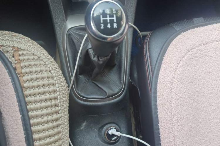 Used Chevrolet Aveo Sonic 2011 Sedan 1.4L MT SL Gear Lever