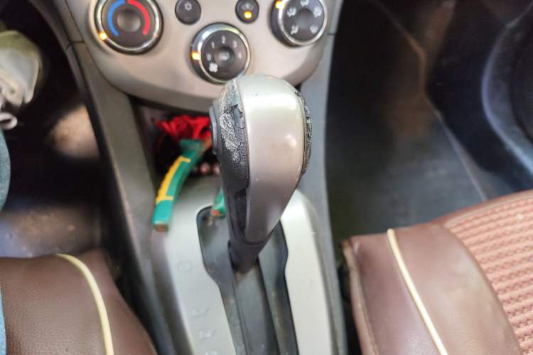 Used Chevrolet Aveo Sonic 2011 Sedan 1.4L Automatic SL Gear Lever
