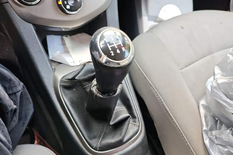 Used Chevrolet Aveo Sonic 2011 Hatchback 1.4L MT SE Gear Lever