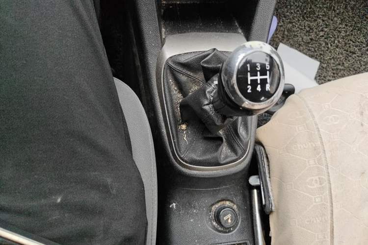 Used Chevrolet Aveo Sonic 2011 Sedan 1.4L MT SL Gear Lever
