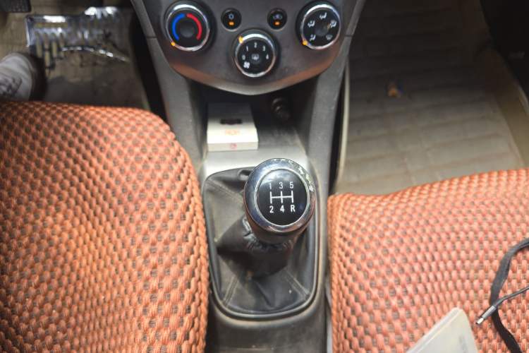Used Chevrolet Aveo Sonic 2011 Sedan 1.4L MT SL Gear Lever