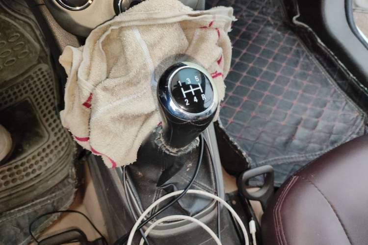Used Chevrolet Aveo Sonic 2011 Sedan 1.4L MT SL Gear Lever