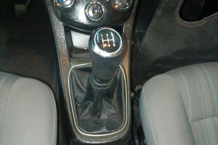 Used Chevrolet Aveo Sonic 2011 Sedan 1.4L Manual Transmission SE Gear Lever