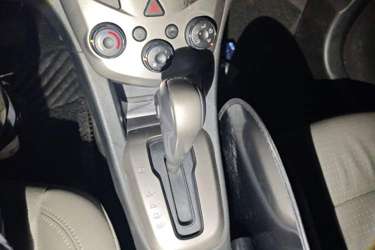 Used Chevrolet Aveo Sonic 2011 Hatchback 1.6L AT SX Gear Lever