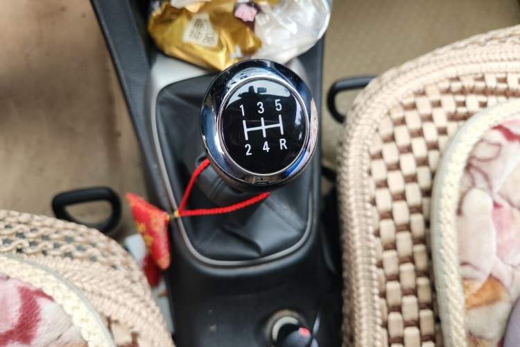Used Chevrolet Aveo Sonic 2011 Sedan 1.4L MT SL Gear Lever