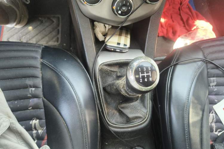 Used Chevrolet Aveo Sonic 2011 Sedan 1.4L MT SL Gear Lever