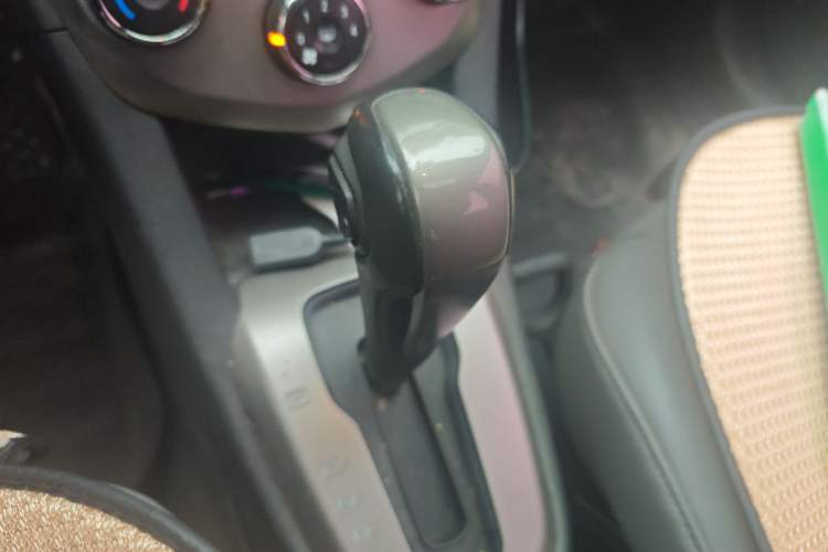 Used Chevrolet Aveo Sonic 2011 Sedan 1.6L Automatic SX Gear Lever