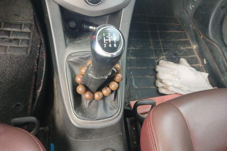 Used Chevrolet Aveo Sonic 2011 Sedan 1.4L MT SL Gear Lever