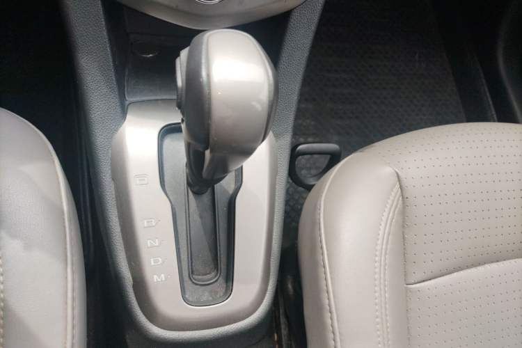 Used Chevrolet Aveo Sonic 2011 Hatchback 1.6L AT SX Gear Lever